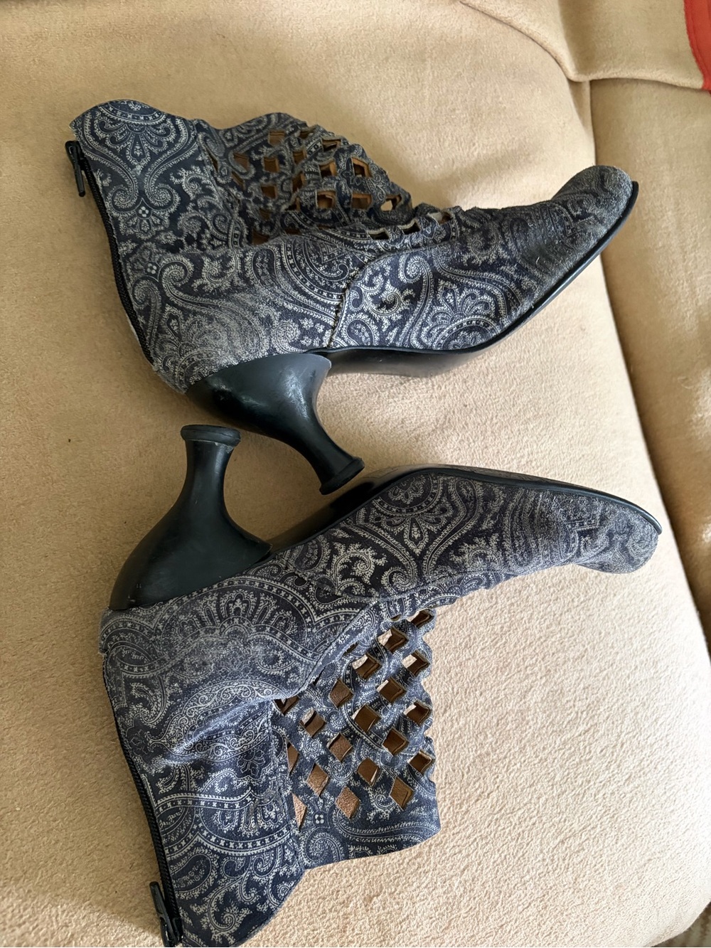 JOHN Fluevog Baroque Murillo Diamond Perforated Boot size 9 paisley print - Picture 10 of 14